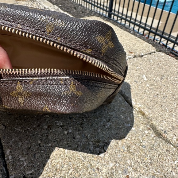 Louis Vuitton Monogram Trousse Toilette 28 - Picture 9 of 14
